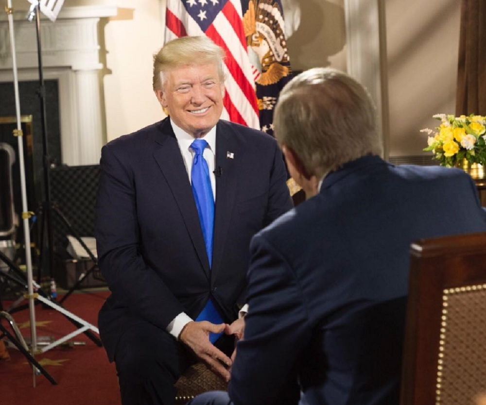 トランプ大統領、謝罪したはずが…（画像は『President Donald J. Trump　2017年10月26日付Instagram「Interview with Lou Dobbs coming up at 7pmE on Fox Business. Enjoy!」』のスクリーンショット）