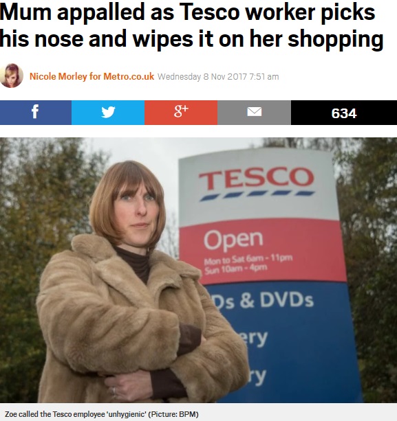 「この店の衛生管理はどうなっているの！」激怒した女性客（画像は『Metro　2017年11月8日付「Mum appalled as Tesco worker picks his nose and wipes it on her shopping（Picture: BPM）』のスクリーンショット）