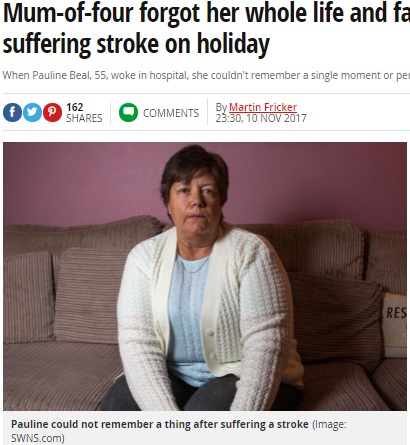 記憶喪失に陥った4児の母（画像は『Mirror　2017年11月10日付「Mum-of-four forgot her whole life and family after suffering stroke on holiday」（Image: SWNS.com）』のスクリーンショット）