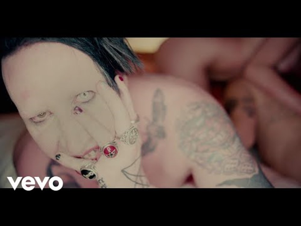マリリン・マンソンのPVにジョニー・デップが登場（画像は『MarilynMansonVEVO　2017年11月13日公開 YouTube「Marilyn Manson - KILL4ME（Music Video）」』のサムネイル）