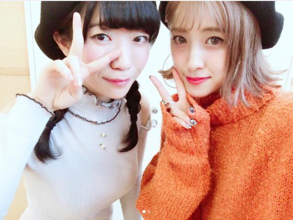 ぱいぱいでか美と夏焼雅（画像は『miyabi_natsuyaki　2017年11月2日付Instagram「＠paipaidekami でか美ちゃんありがとう」』のスクリーンショット）
