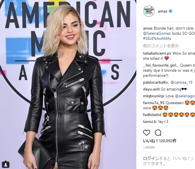 セレーナの美しすぎるプラチナボブが大評判（画像は『American Music Awards　2017年11月19日付Instagram「Blonde hair, don’t care. ＠SelenaGomez looks SO GOOD！」』のスクリーンショット）