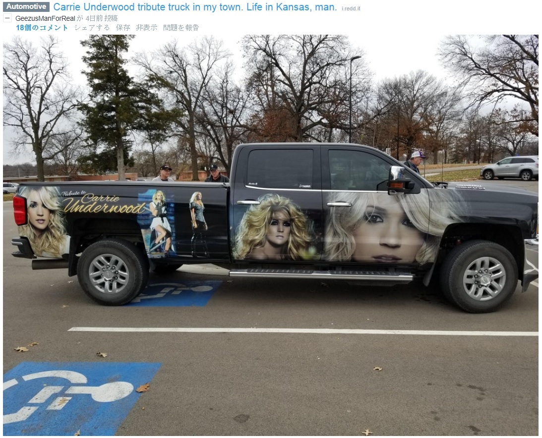 ピックアップトラックの全面にキャリー・アンダーウッドの顔（画像は『GeezusManForReal　2017年11月28日付Reddit「Carrie Underwood tribute truck in my town. Life in Kansas, man.」』のスクリーンショット）