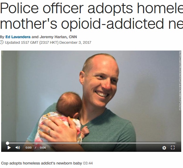 薬物中毒女性の子を養子にした警察官（画像は『CNN　2017年12月3日付「Police officer adopts homeless mother’s opioid-addicted newborn」』のスクリーンショット）
