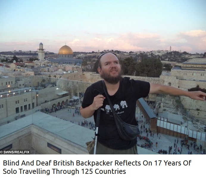 125か国を旅した盲目で聴覚障がいを持つ男性（画像は『real fix　2017年12月14日付「Blind And Deaf British Backpacker Reflects On 17 Years Of Solo Travelling Through 125 Countries」』のスクリーンショット）