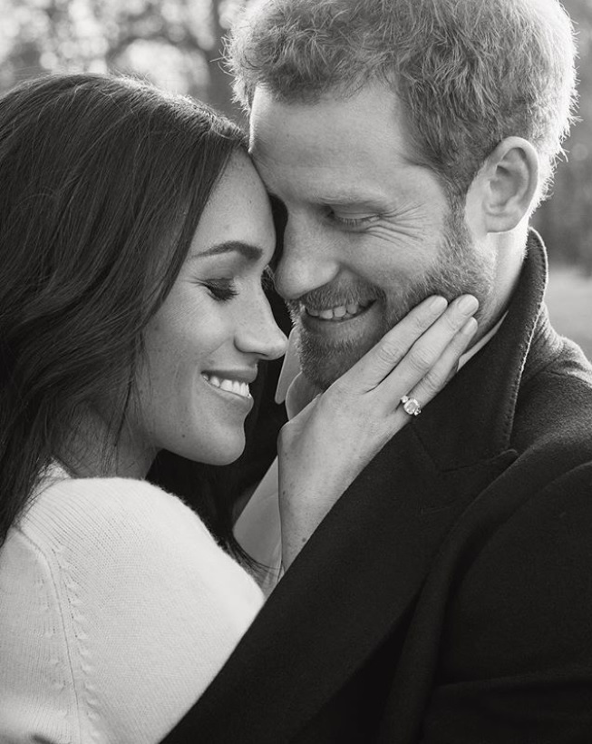 「メーガンも楽しんでくれた」（画像は『Kensington Palace　2017年12月21日付Instagram「Prince Harry and Ms. Meghan Markle have chosen to release this official portrait photograph to mark their engagement.」』のスクリーンショット）