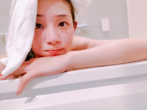 【エンタがビタミン♪】足立梨花が入浴中に自撮り　「すっぴん自慢？　これだけ可愛いとしょうがない」の声も