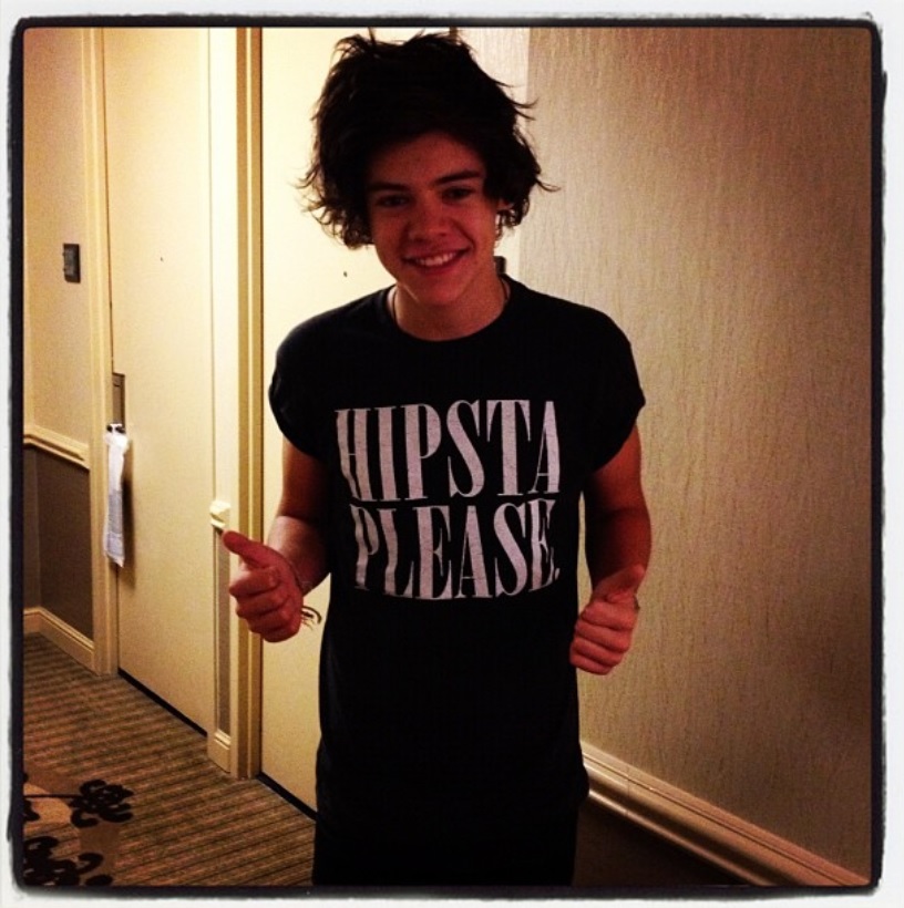 バリバリのアイドルだったハリーだが…（画像は『harrystyles　2012年6月28日付Instagram「Thanks to ＠LondonLovesLa for my new tshirt!!」』のスクリーンショット）