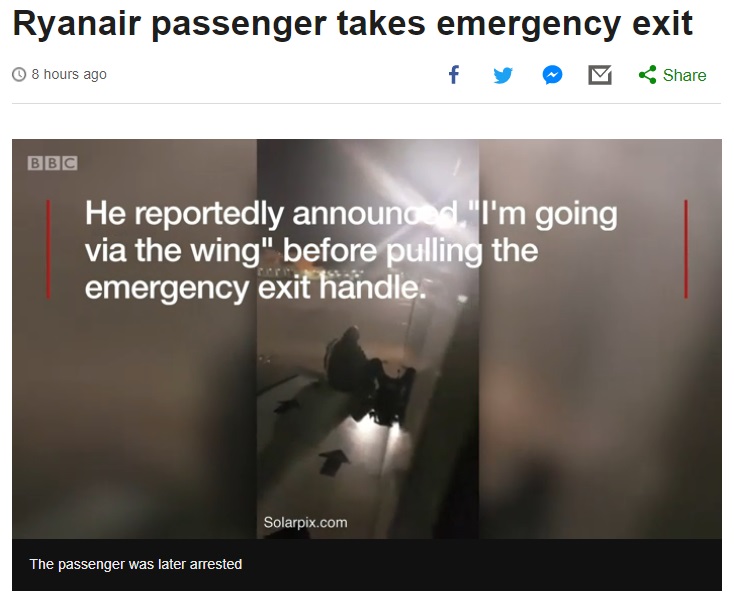なかなか降機できない飛行機にしびれを切らした乗客は…（画像は『BBC News　2018年1月3日付「Ryanair passenger takes emergency exit」』のスクリーンショット）