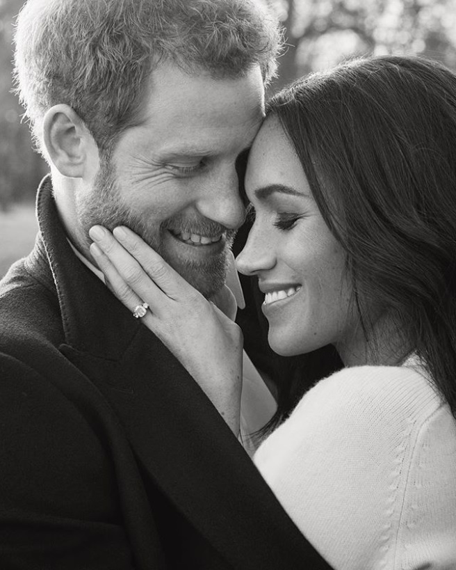 ヘンリー王子＆メーガンさん、子作りはいつに？（画像は『Kensington Palace　2017年12月21日付Instagram「Prince Harry and Ms. Meghan Markle have chosen to release this official portrait photograph to mark their engagement.」（photographer ＠alexilubomirski）』のスクリーンショット）