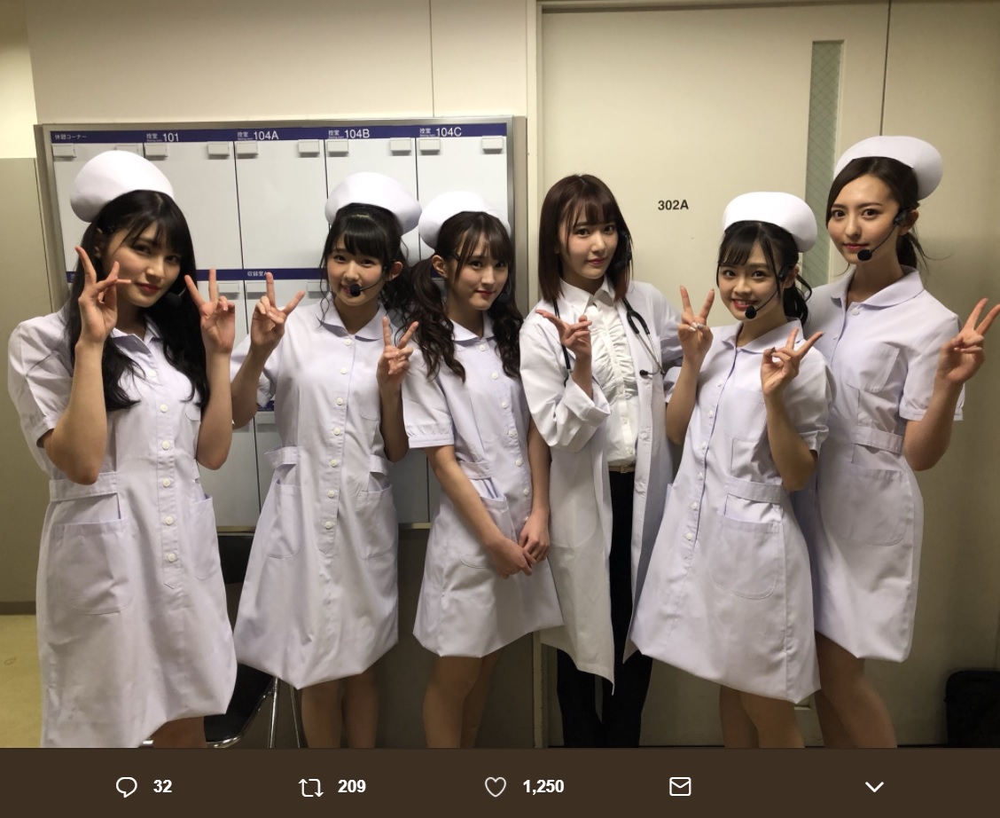 “ナース＆女医”に扮したHKT48メンバー（画像は『熊沢世莉奈　2018年1月14日付Twitter「AKB48グループ成人式コンサート大人になんかなるもんか！無事に終了しました～!!!」』のスクリーンショット）