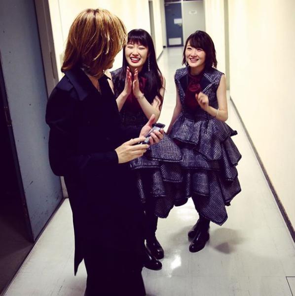 YOSHIKI、高山一実、生駒里奈（画像は『Yoshiki　2018年1月7日付Instagram「Thanx for visiting me backstage!」』のスクリーンショット）