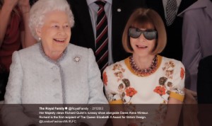 【イタすぎるセレブ達】エリザベス女王、ロンドン・ファッションウィークを最前列で楽しむ