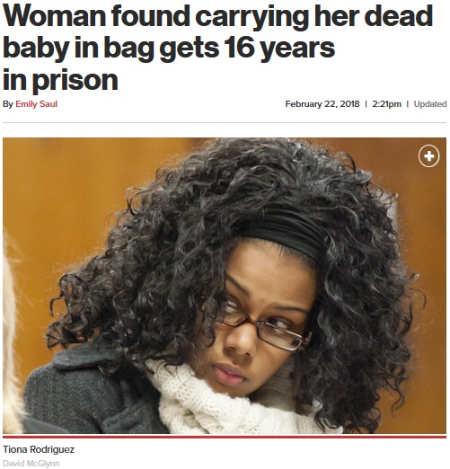バッグから男児の遺体が。当時17歳の母親に懲役16年（画像は『New York Post　2018年2月22日付「Woman found carrying her dead baby in bag gets 16 years in prison」（David McGlynn）』のスクリーンショット）