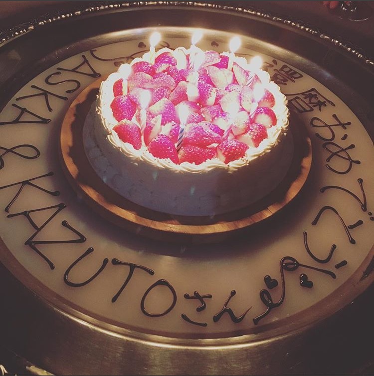 パーティーの様子をASKAに“実況生中継”も（画像は『NAOMI Nakano（中野尚美）　2018年2月24日付Instagram「ASKA兄、お誕生日＆還暦おめでとう」』のスクリーンショット）