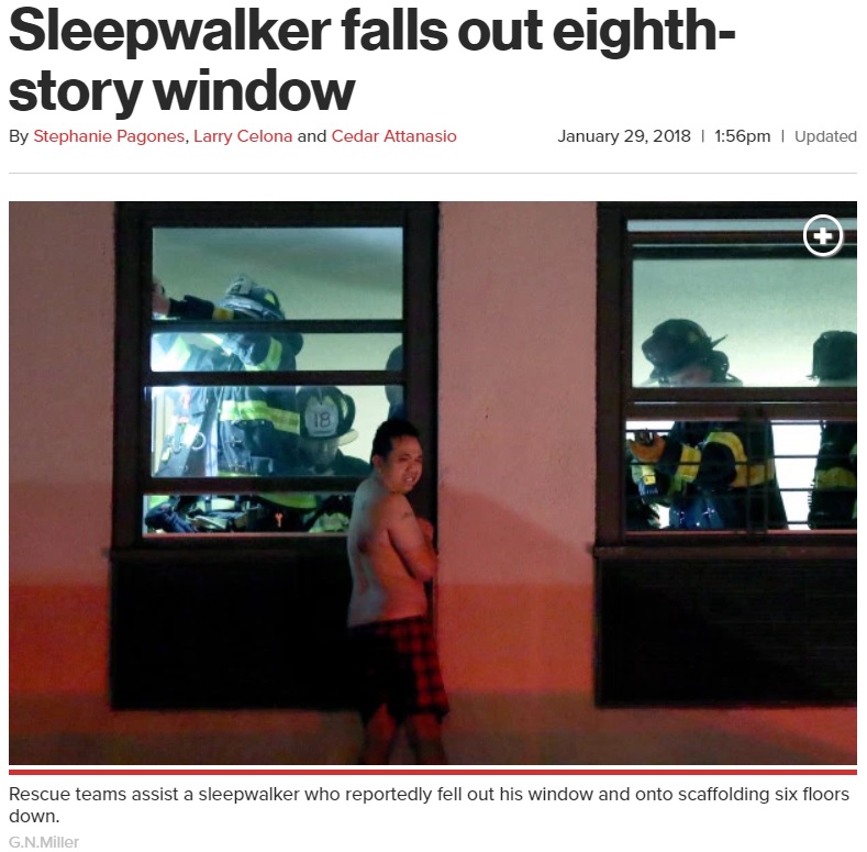 8階窓から転落、2階の足場で救出された男性（画像は『New York Post　2018年1月29日付「Sleepwalker falls out eighth-story window」（G.N.Miller）』のスクリーンショット）