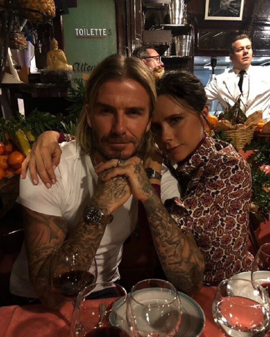 夫婦仲は良さそうなのだが…（画像は『Victoria Beckham　2018年1月18日付Instagram「Kisses from Paris x」』のスクリーンショット）