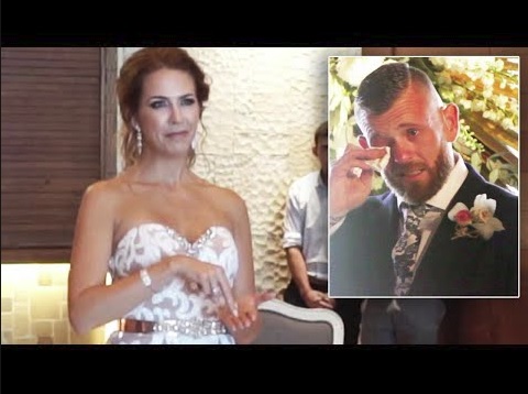 新婦によるサプライズの手話に涙する新郎（画像は『Inside Edition　2018年2月19日公開YouTube「Deaf Man Bursts Into Tears When Bride-To-Be Signs Wedding Song」』のサムネイル）