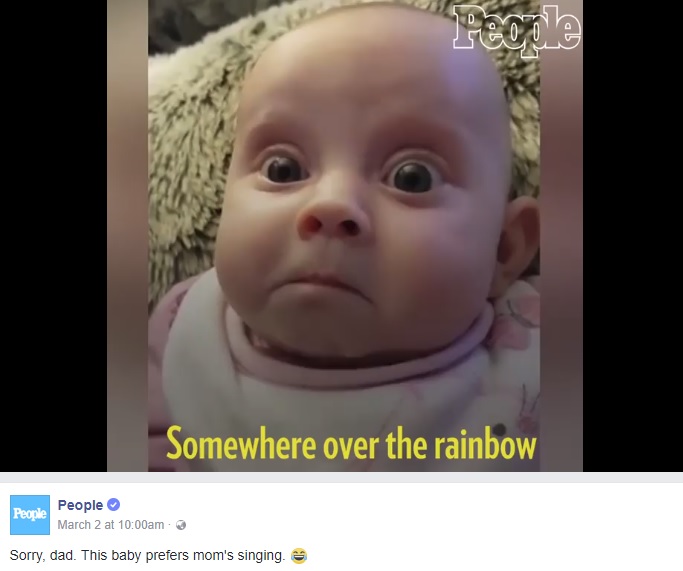 ママが大好きな赤ちゃん（画像は『People　2018年3月2日付Facebook「Sorry, dad. This baby prefers mom’s singing.」』のスクリーンショット）
