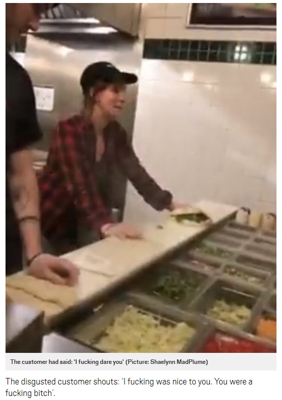 激怒した客に対して女の店員が…（画像は『Metro　2018年3月25日付「Fast-food worker spits in customer’s dinner then says ‘I want to go home’（Picture: Shaelynn MadPlume）」』のスクリーンショット）