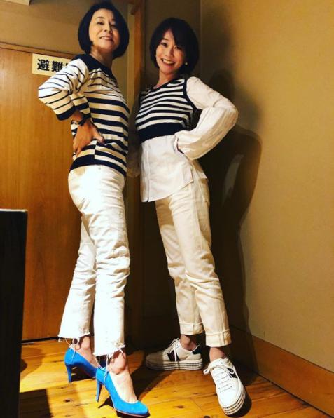 高嶋ちさ子と木佐彩子（画像は『Chisako Takashima　2018年3月2日付Instagram「またしても同じ様なかっこの我々。」』のスクリーンショット）