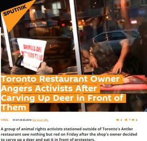【海外発！Breaking News】ヴィーガンの店頭デモに激怒の肉料理店、窓際でシカ肉をぶった切る（カナダ）