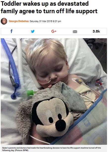 助かる見込みがないとされていた2歳児に奇跡が（画像は『Metro　2018年3月31日付「Toddler wakes up as devastated family agree to turn off life support」（Picture: BPM）』のスクリーンショット）