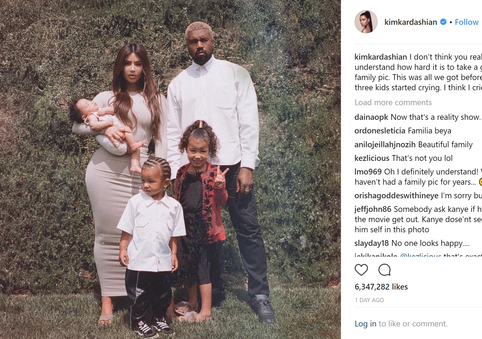 キムが初公開したファミリーショット（画像は『Kim Kardashian West 2018年4月4日付Instagram「I don’t think you really understand how hard it is to take a good family pic.」』のスクリーンショット）