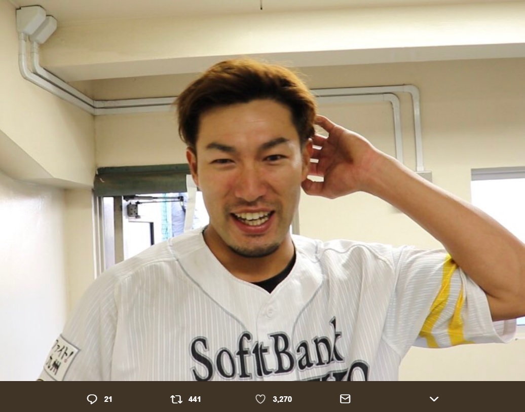 サヨナラ弾を放った柳田悠岐選手（画像は『加藤和子（ホークスオフィシャル）　2018年4月15日付Twitter「サヨナラ勝利ー」』のスクリーンショット）