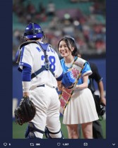 【エンタがビタミン♪】SKE48松井珠理奈、ナゴヤドームで始球式　バッテリー組んだ“W松井”が握手交わす