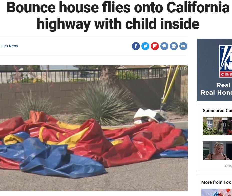 エアー遊具が強風で吹き飛ばされる事故（画像は『Fox News　2018年5月14日付「Bounce house flies onto California highway with child inside」』のスクリーンショット）