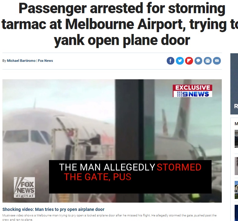 男、怪力で旅客機の扉をこじ開ける（画像は『Fox News　2018年5月17日付「Passenger arrested for storming tarmac at Melbourne Airport, trying to yank open plane door」』のスクリーンショット）