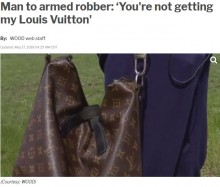 【海外発！Breaking News】強盗に銃で脅された男性、それでもヴィトンのバッグは手放さず（米）