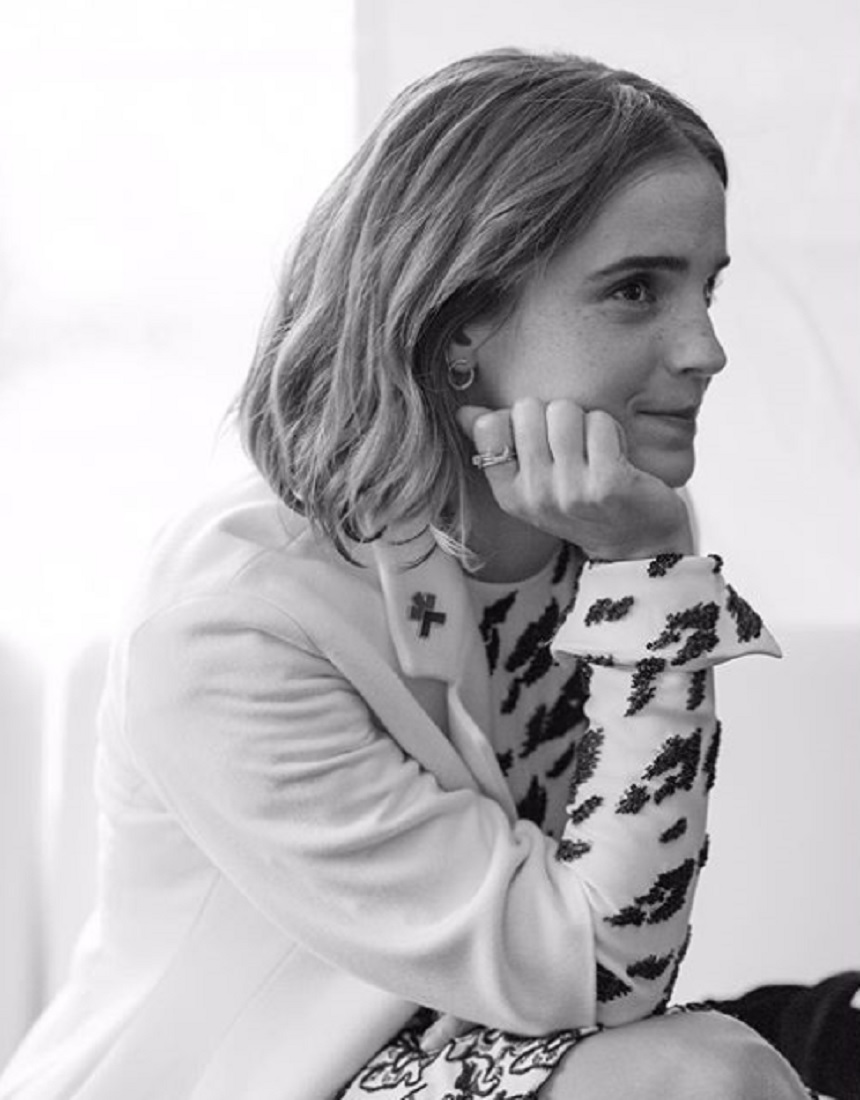 エマも素敵な信条を胸に（画像は『Emma Watson　2016年9月30日付Instagram「Behind-the-scenes at the ＠OneYoungWorld Ottawa opening ceremony yesterday!」』のスクリーンショット）