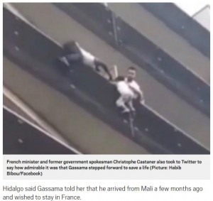 【海外発！Breaking News】バルコニーで転落寸前の4歳児を救った移民男性　“パリのスパイダーマン”と称賛される＜動画あり＞