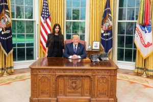 【イタすぎるセレブ達】キム・カーダシアン、ホワイトハウスでトランプ大統領と対談