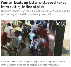 【海外発！Breaking News】これぞ中国の「わが子第一主義」？　列に割り込んだ息子にズルイと言った女児を母親が突き飛ばす＜動画あり＞