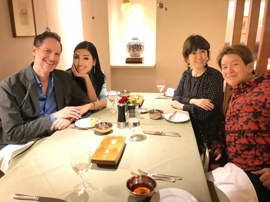 アンミカ「仲の良さを学びたい！」とも（画像は『Mika Ahn　2018年6月21日付Instagram「先日、私達夫婦が目指す憧れのおしどり夫婦、ヒロミさん＆伊代さんご夫妻とお食事する機会を頂きました」』のスクリーンショット）