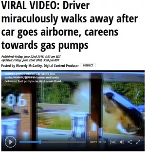 【海外発！Breaking News】飲酒運転の車が空中回転してガソリンスタンドに激突（米）＜動画あり＞