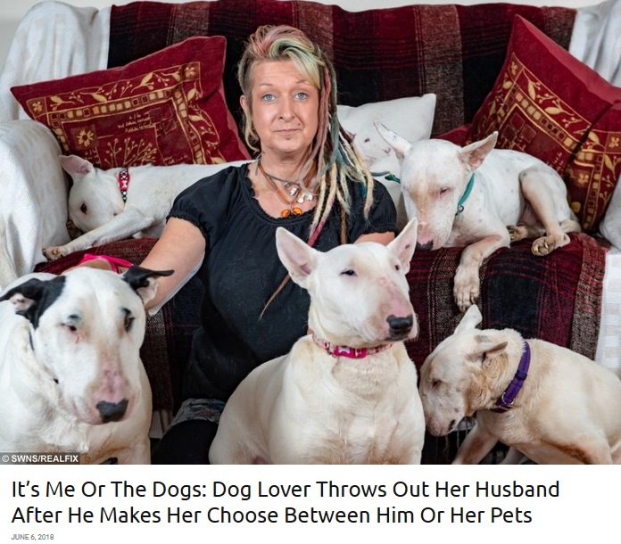 犬か夫か、選択を迫られ犬を選んだ女性（画像は『real fix　2018年6月6日付「It’s Me Or The Dogs: Dog Lover Throws Out Her Husband After He Makes Her Choose Between Him Or Her Pets」（SWNS/REALFIX）』のスクリーンショット）