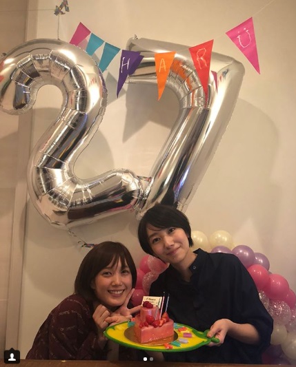 波瑠の誕生日をお祝いした本田翼（画像は『波瑠　2018年6月17日付Instagram「めでたく27歳になりました。」』のスクリーンショット）