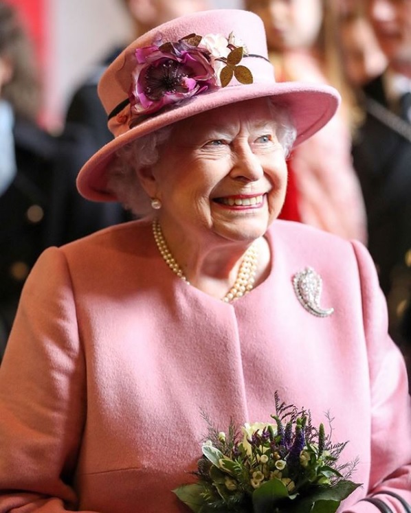 エリザベス女王、メーガン妃を伴って公務へ（画像は『Kensington Palace　2018年4月21日付Instagram「Happy 92nd Birthday to Her Majesty The Queen!」』のスクリーンショット）