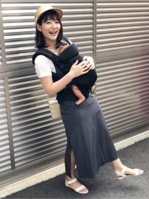 【エンタがビタミン♪】吉田明世アナ、生後2か月の娘の育児に奮闘中「ご飯は立ち食い」「無表情でオムツを替えてる」