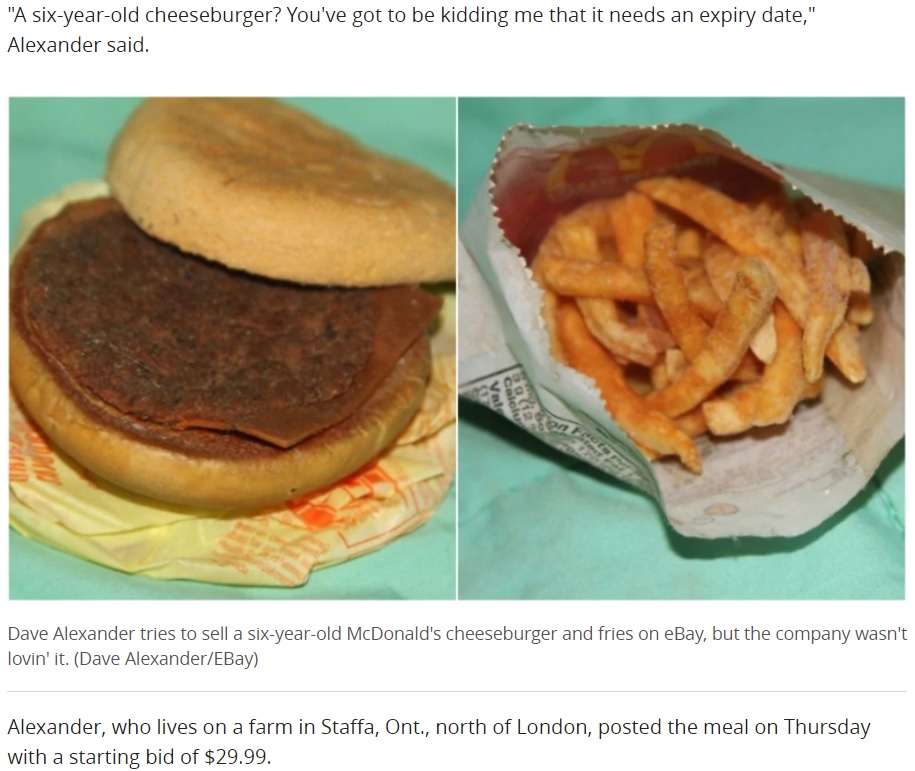 6年前に購入されたマクドナルドのハンバーガーとフライドポテト（画像は『Radio - CBC.ca　2018年7月11日付「EBay pulls 6-year-old McDonald's burger from its website」（Dave Alexander/EBay）』のスクリーンショット）