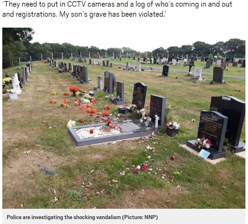 我が子が眠る墓を荒らされて家族は…（画像は『Metro　2018年7月22日付「‘Disgusting’ vandals destroy more than 50 graves of babies」（Picture: NNP）』のスクリーンショット）