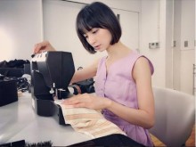 【エンタがビタミン♪】篠田麻里子、ミシンを操る姿を公開「こう見えても服飾専門学校…」
