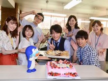 【エンタがビタミン♪】田中圭、特製メルヘンケーキと“イカづくし圭34”で誕生日を祝福される