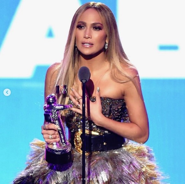 『MTV VMA』で圧巻のステージを披露したジェニファー・ロペス（画像は『Jennifer Lopez　2018年8月22日付Instagram「Thank you to ＠MTV and everyone for the most memorable and epic night!!」』のスクリーンショット）
