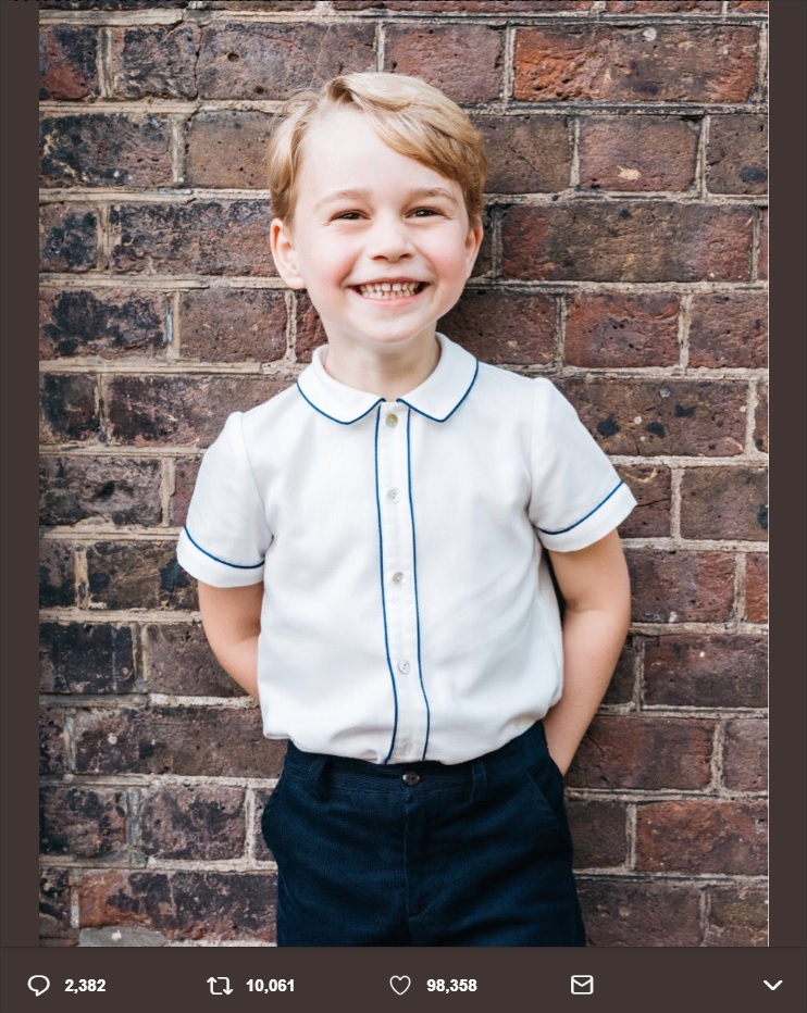 雷鳥狩りに初めて参加したジョージ王子（画像は『Kensington Palace　2018年7月21日付Twitter「The Duke and Duchess of Cambridge are very pleased to share a new photograph of Prince George to mark his fifth birthday（＠mattporteous）」』のスクリーンショット）