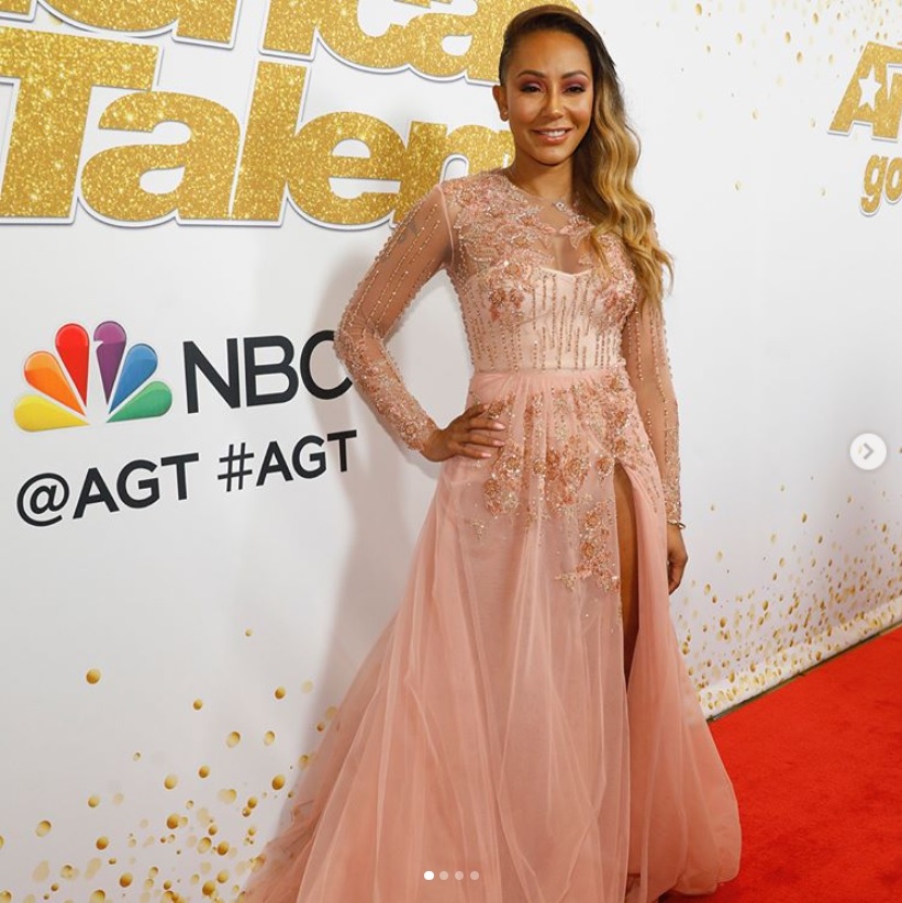 米時間28日にはフェミニンなドレスで番組出演したメラニー（画像は『America’s Got Talent - AGT　2018年8月28日付Instagram「Tonight’s ＃AGT red carpet looks are 100/10.」』のスクリーンショット）